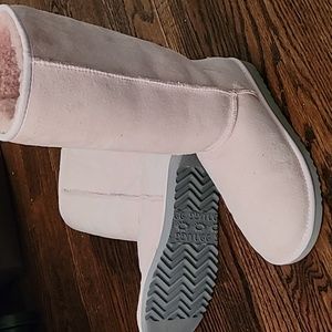 Pink uggs
